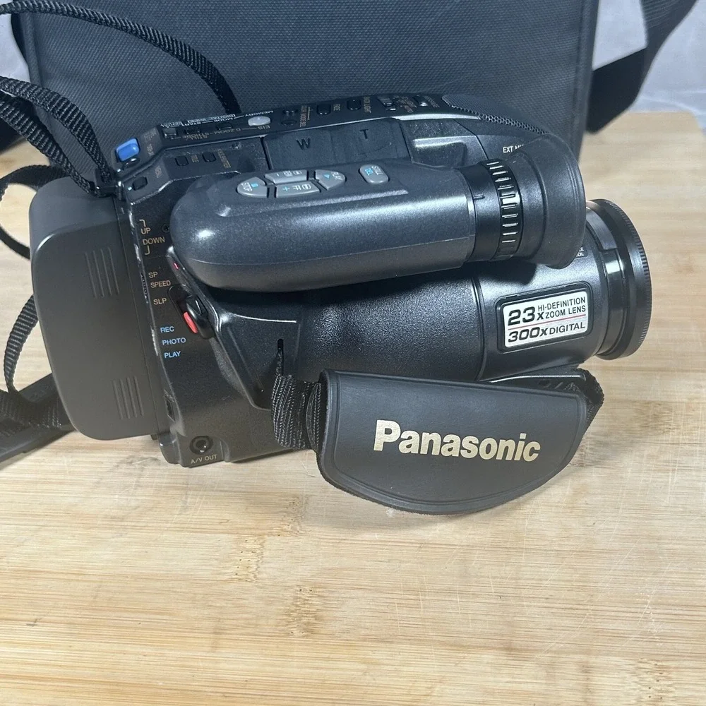 Panasonic Palmcorder PV-L858D VHS-C Photoshot Camcorder Bundle TESTED WORKING